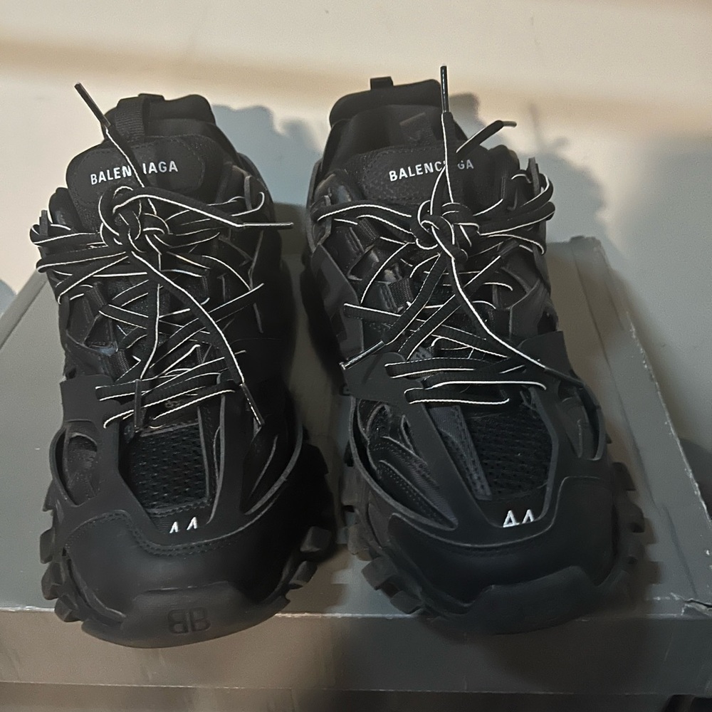 Balenciaga track size 11